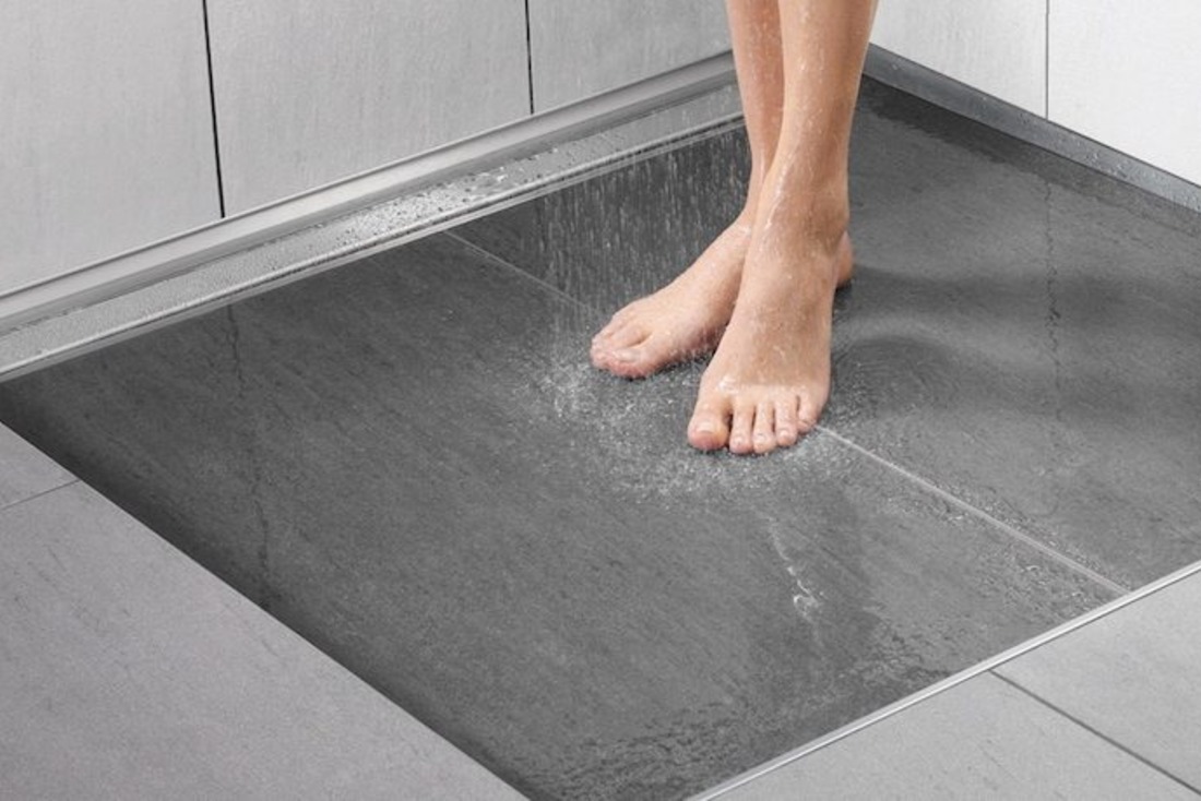 Як захистити стіни у ванній від вологи?